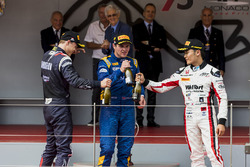Podium: winner Oliver Rowland, DAMS, second place Artem Markelov, RUSSIAN TIME, third place Nobuharu