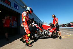 Lorenzo Savadori, Milwaukee Aprilia