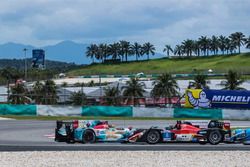 #35 Jackie Chan DC Racing Oreca Nissan 03R: Ho-Pin Tung, Gustavo Menezes, Thomas Laurent spin