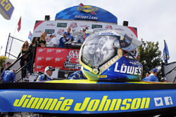 Race winner Jimmie Johnson, Hendrick Motorsports Chevrolet