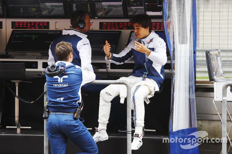 Lance Stroll aproveitou para acertar detalhes para o dia seguinte.