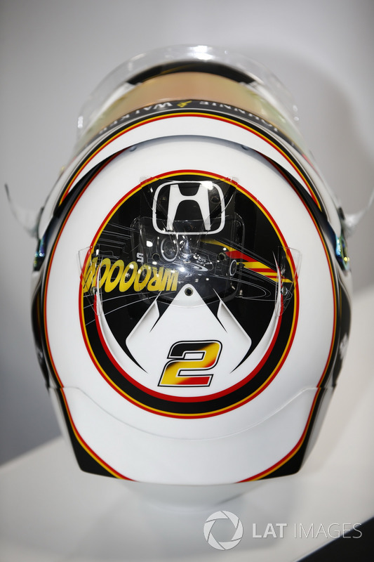 Dettaglio del casco di Stoffel Vandoorne, McLaren, che sfoggia un design per il suo Gran Premio di casa