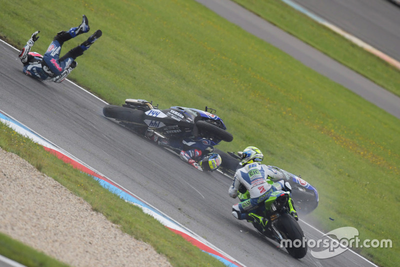 Crash von Federico Caricasulo, GRT Yamaha Official WorldSSP Team, Lucas Mahias, GRT Yamaha Official WorldSSP Team