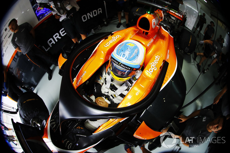 Fernando Alonso, McLaren MCL32 con el halo