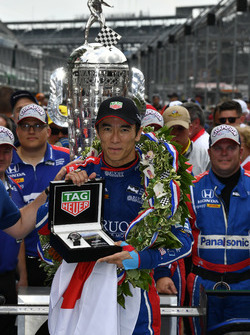 Takuma Sato, Michael Andretti, Andretti Autosport team owner Autosport Honda celebrates the win in Victory Lane