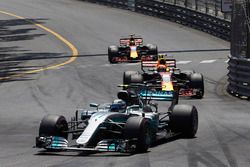 Valtteri Bottas, Mercedes AMG F1 W08, Max Verstappen, Red Bull Racing RB13, Daniel Ricciardo, Red Bu