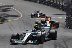 Valtteri Bottas, Mercedes AMG F1 W08, Max Verstappen, Red Bull Racing RB13, Daniel Ricciardo, Red Bull Racing RB13