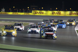 Tom Chilton, Sébastien Loeb Racing, Citroën C-Elysée WTCC leads Gabriele Tarquini, LADA Sport Rosneft, Lada Vesta