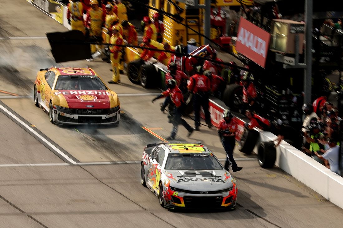 William Byron, Hendrick Motorsports Chevrolet, Joey Logano, Team Penske Ford