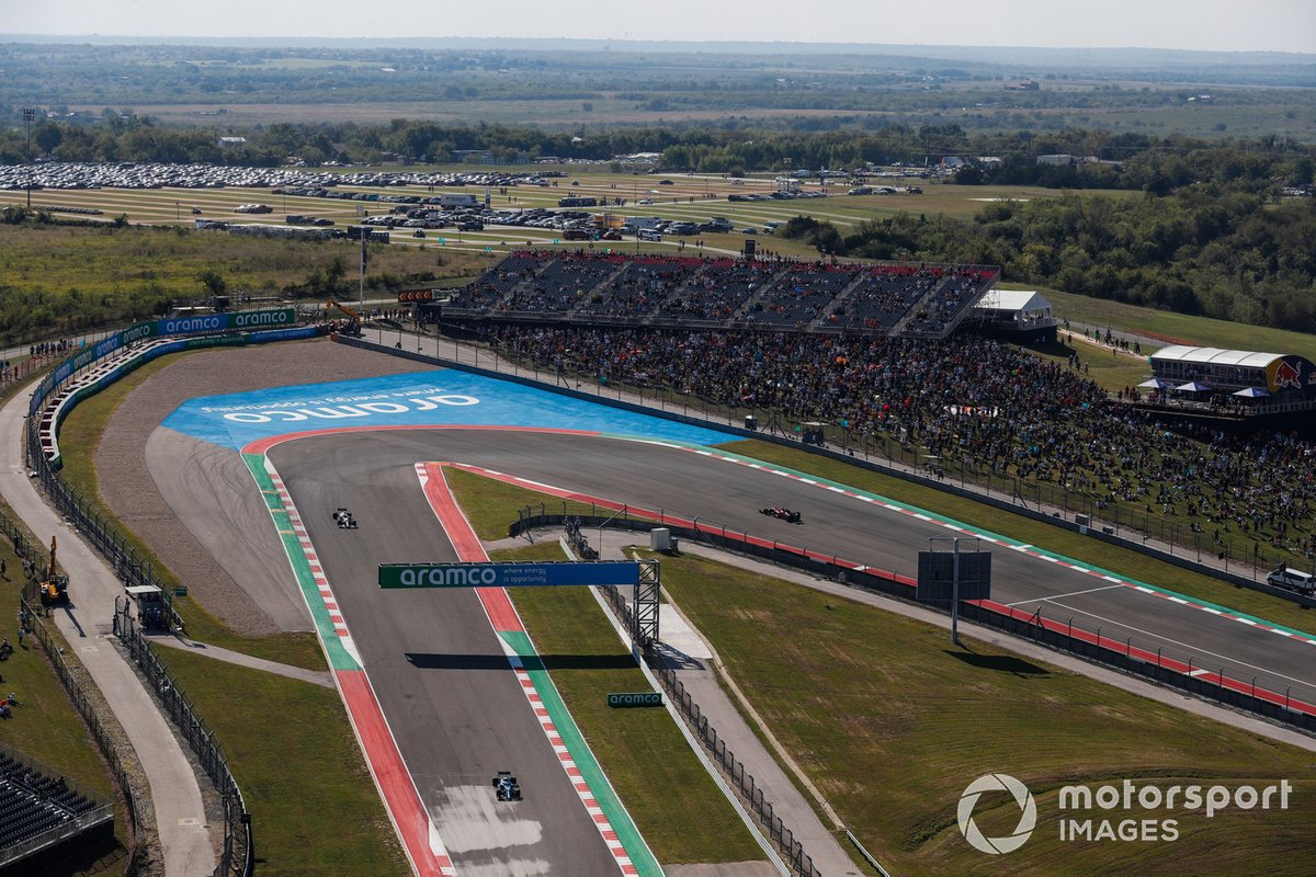 Fernando Alonso, Alpine A521, Kimi Raikkonen, Alfa Romeo Racing C41 e Charles Leclerc, Ferrari SF21.