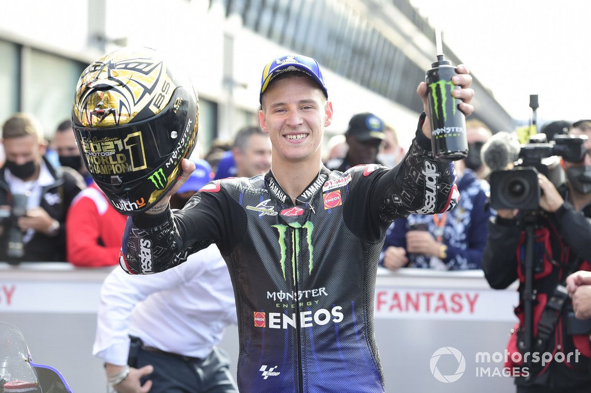 El Campeón del Mundo Fabio Quartararo, Yamaha Factory Racing celebra