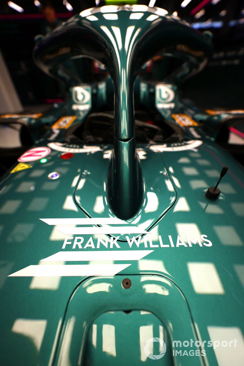 Sticker conmemorativo de Frank Williams en el Aston Martin