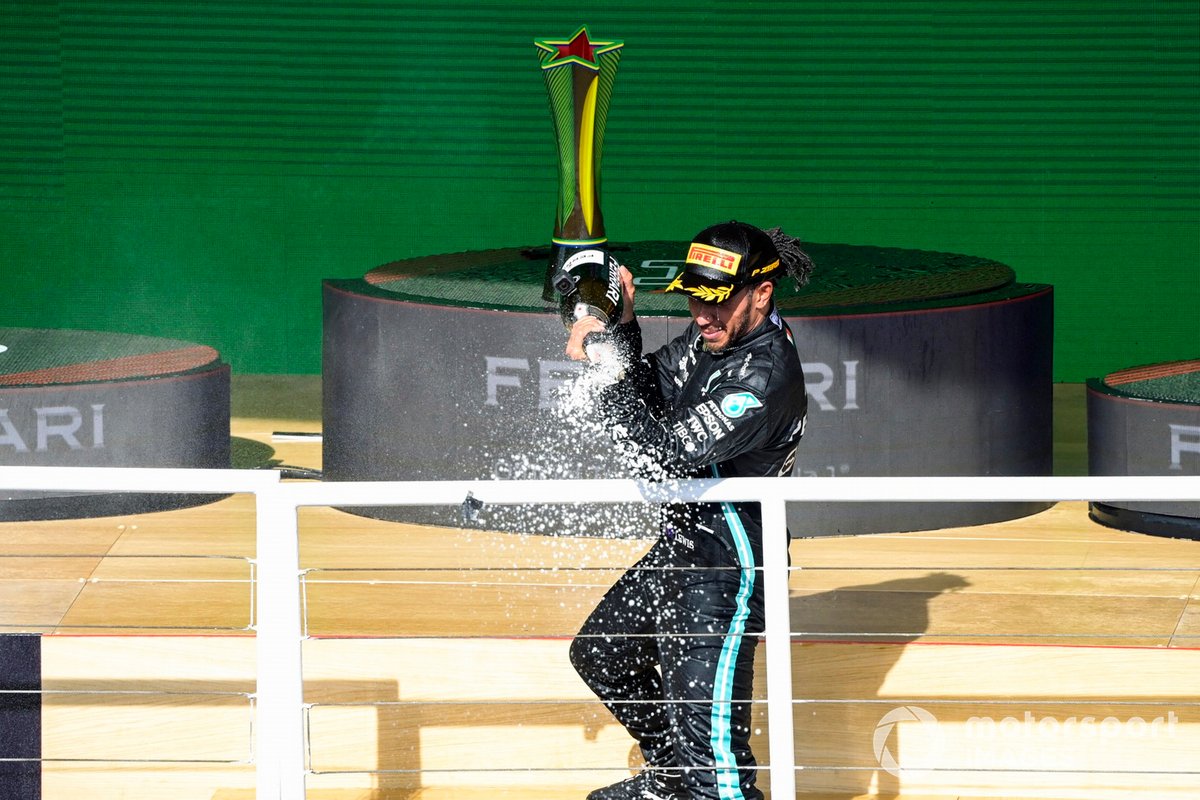 Podio: ganador Lewis Hamilton, Mercedes
