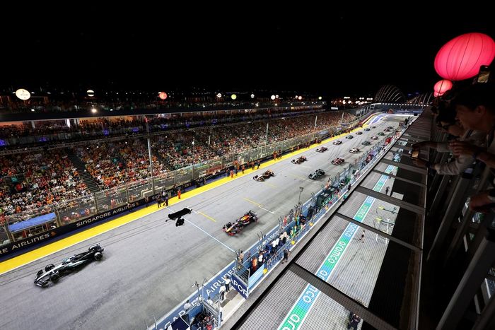 Max Verstappen, Red Bull Racing, George Russell, Mercedes