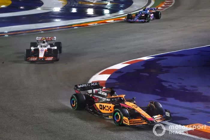 Daniel Ricciardo, McLaren MCL36 Mick Schumacher, Haas VF-22