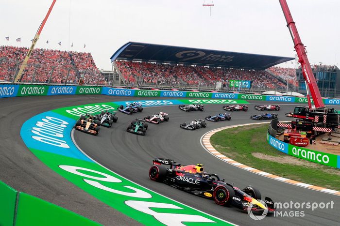 Sergio Pérez, Red Bull Racing RB18, Lando Norris, McLaren MCL36, George Russell, Mercedes W13, Lance Stroll, Aston Martin AMR22