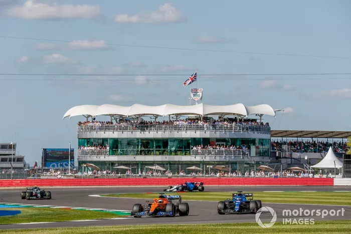 Daniel Ricciardo, McLaren MCL35M, Fernando Alonso, Alpine A521