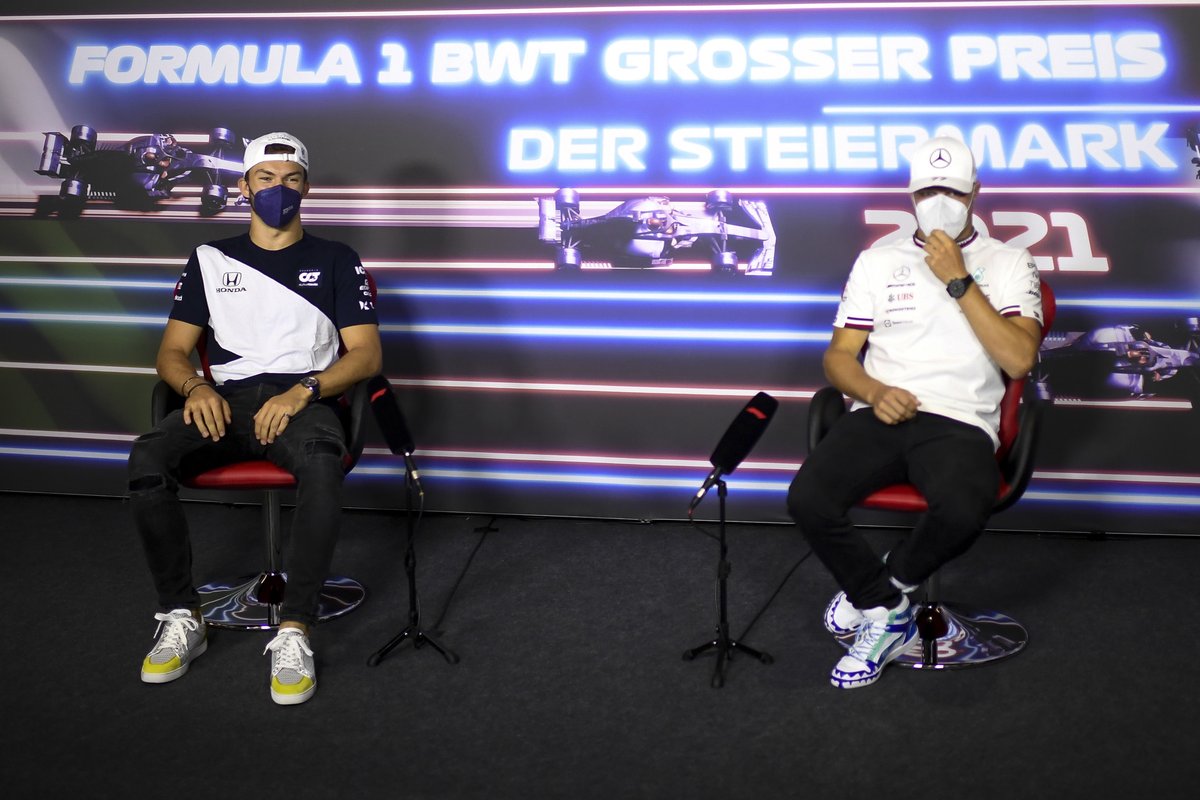 Pierre Gasly, AlphaTauri, Valtteri Bottas, Mercedes en la conferencia de prensa