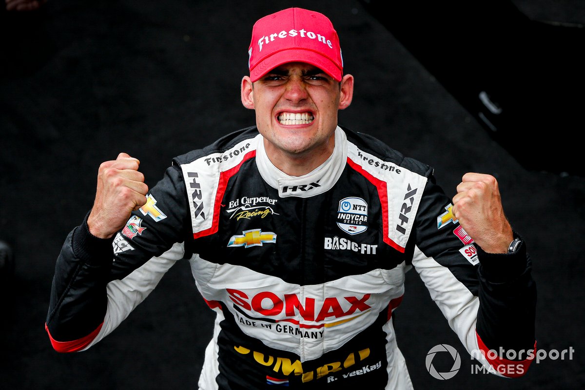 Ganador Rinus VeeKay, Ed Carpenter Racing Chevrolet celebra la victoria