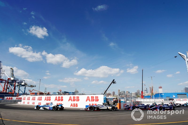 Start zum ePrix New York der Formel E 2018/19: Alexander Sims, BMW I Andretti Motorsports, BMW iFE.18, führt
