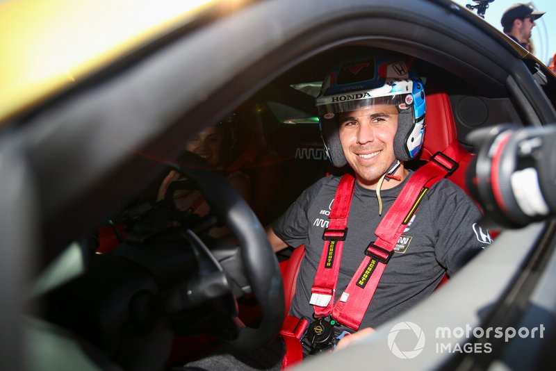 Il pilota Honda Robert Wickens, si prepara a guidare la Arrow Acura NSX, nel pre-gara