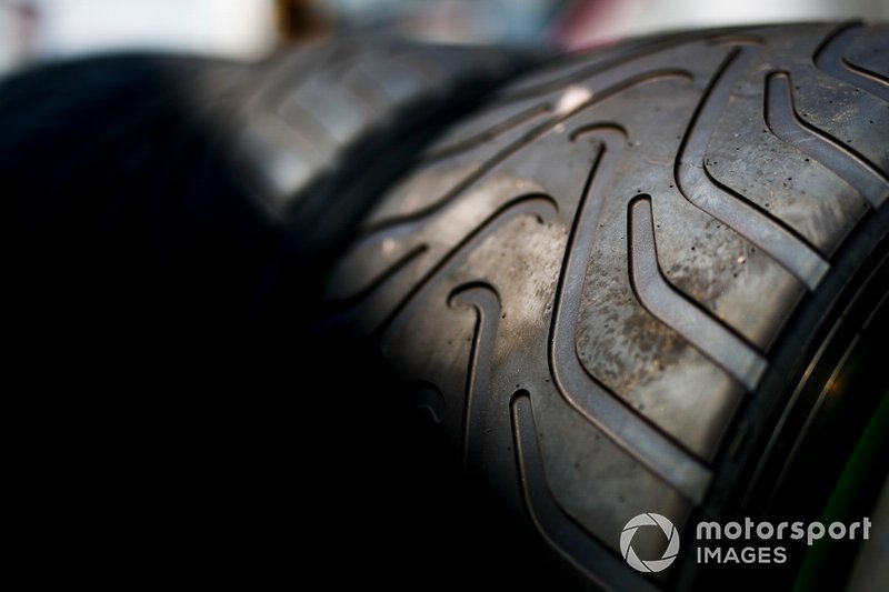 Detail ban intermediate Pirelli