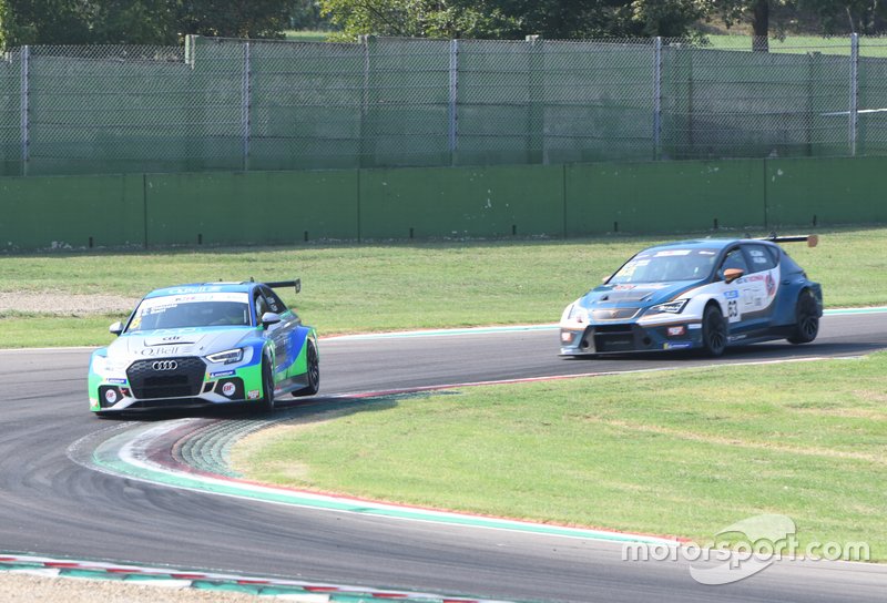 Giacomo Barri, Ermanno Dionisio, BF Motorsport, Audi RS 3 LMS, davanti ad Alessandro Altoè, Giovanni Altoè, Cupra TCR