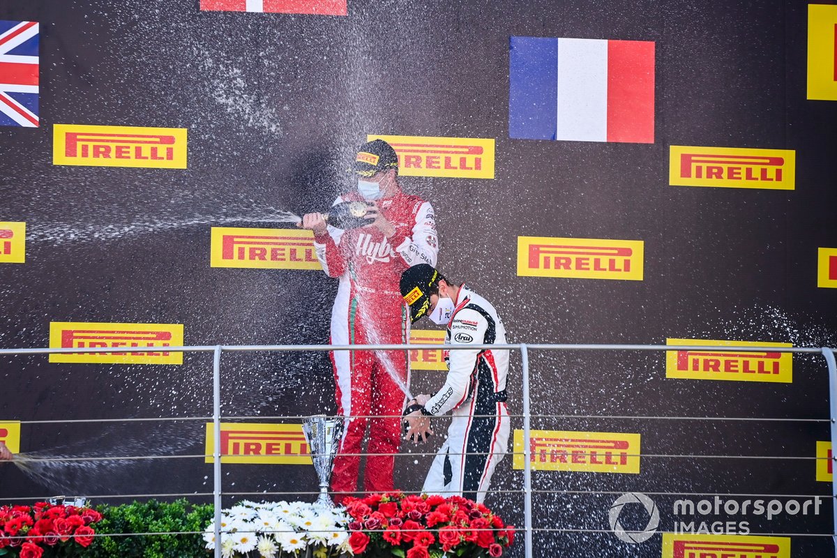 Podio: Ganador Frederik Vesti, Prema Racing y tercero Theo Pourchaire, ART Grand Prix