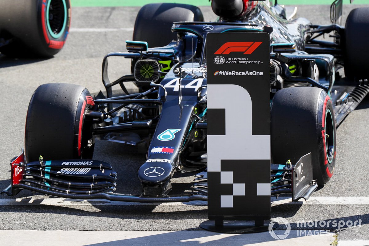 Lewis Hamilton, Mercedes F1 W11, in pole position