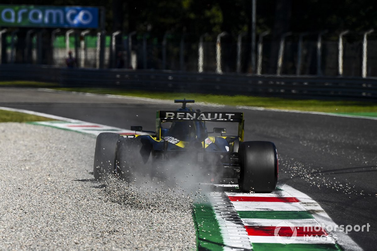 Daniel Ricciardo, Renault F1 Team R.S.20, sulla ghiaia