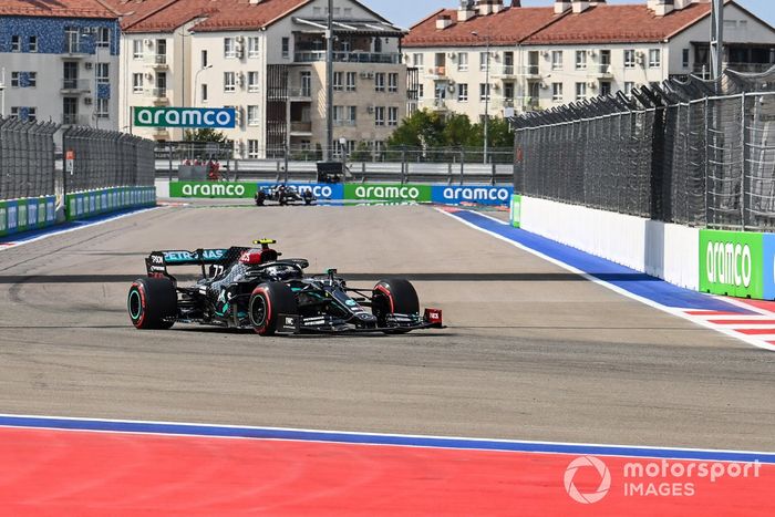 Valtteri Bottas, Mercedes F1 W11, Lewis Hamilton, Mercedes F1 W11