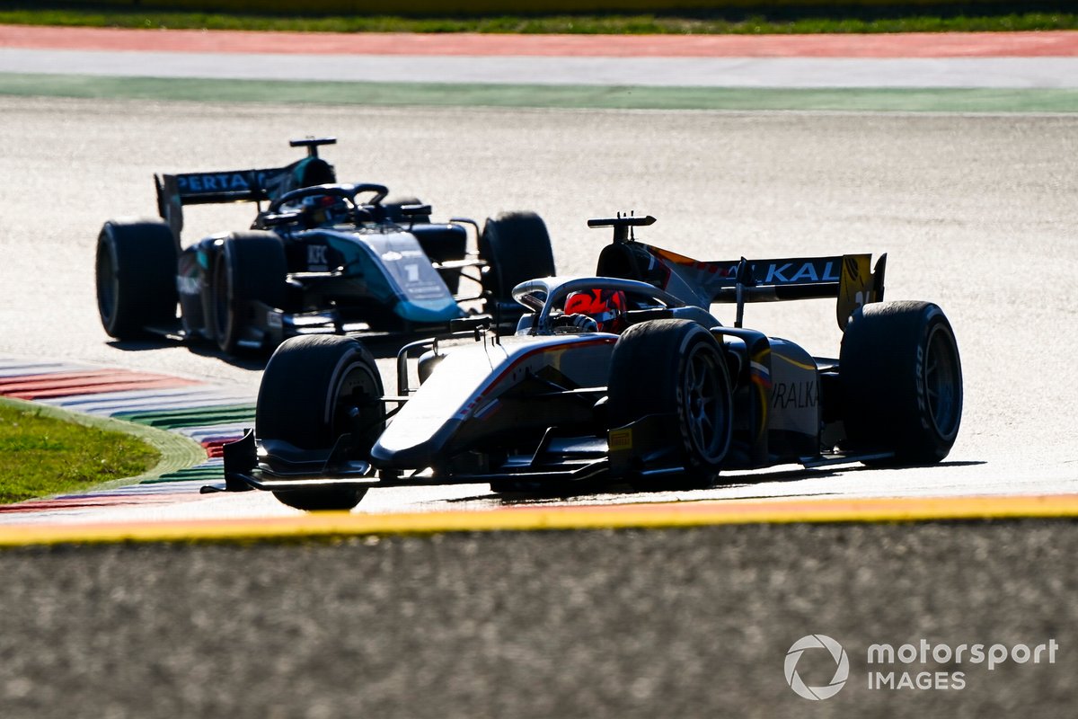 Nikita Mazepin, Hitech Grand Prix, precede Juri Vips, Dams