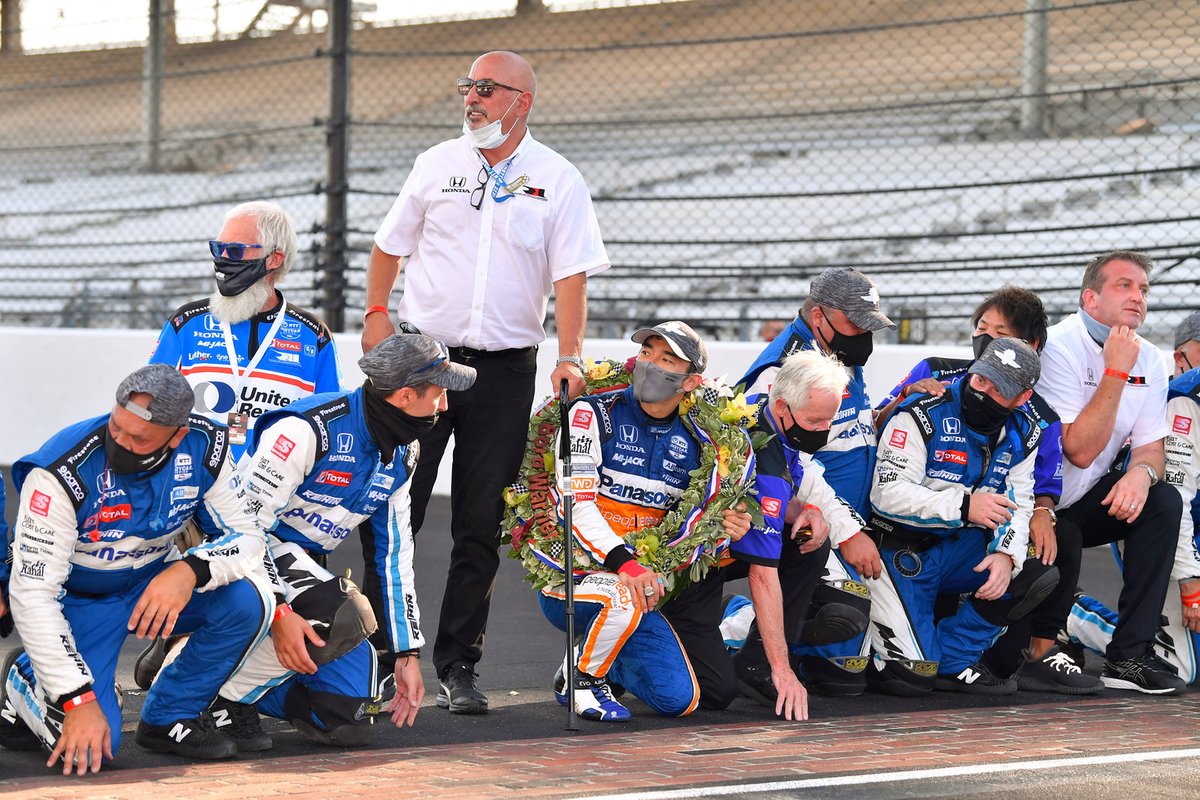 1. Takuma Sato, Rahal Letterman Lanigan Racing Honda, mit Bobby Rahal