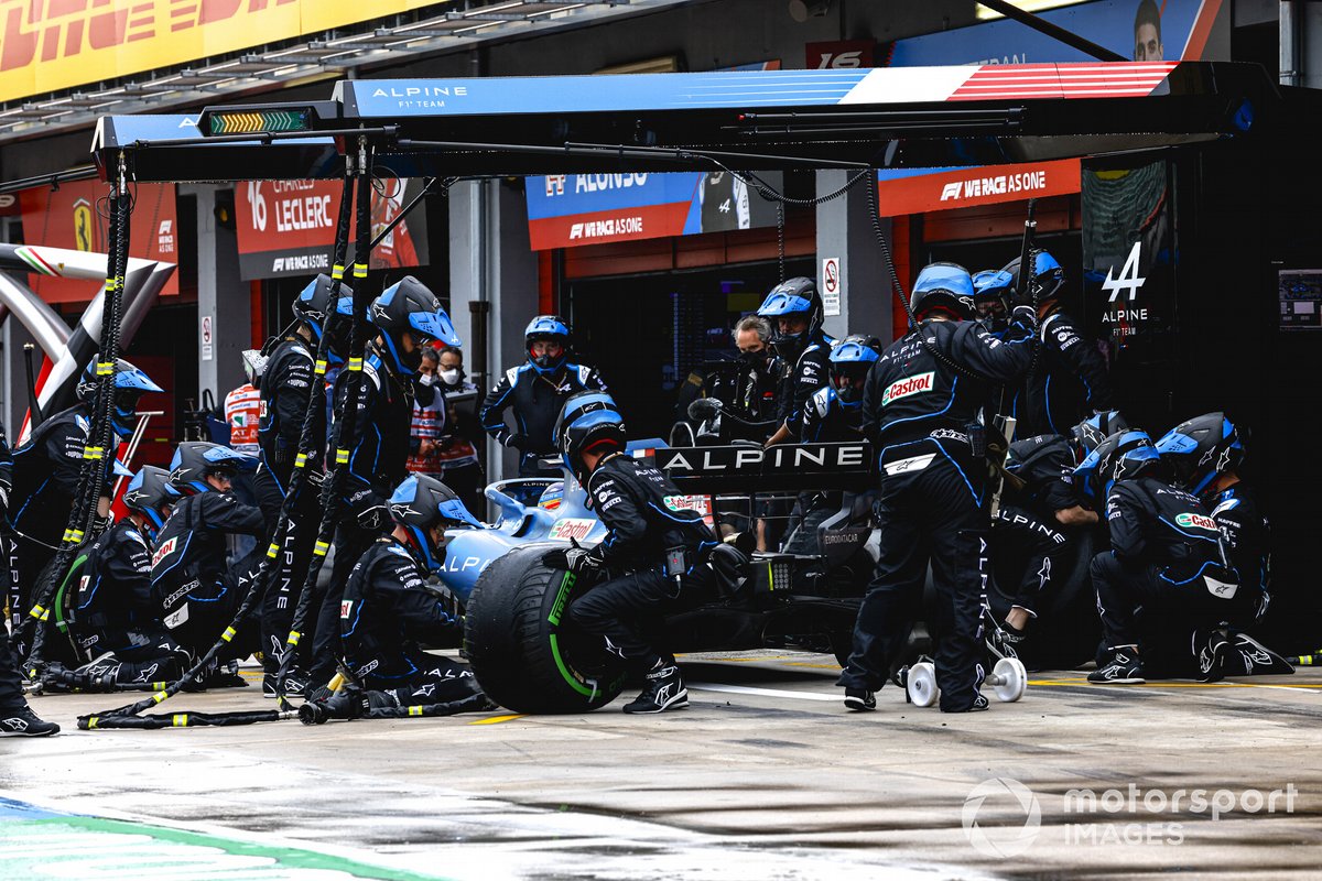 Fernando Alonso, Alpine A521 , in the pits