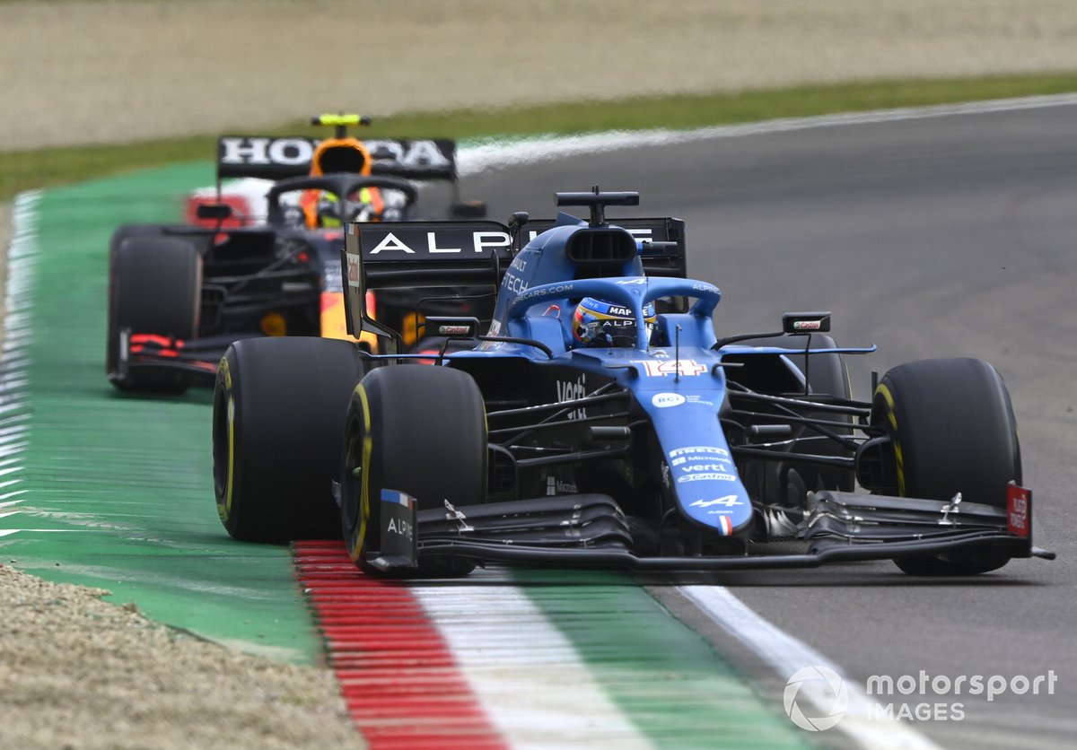 Fernando Alonso, Alpine A521, Sergio Pérez, Red Bull Racing RB16B