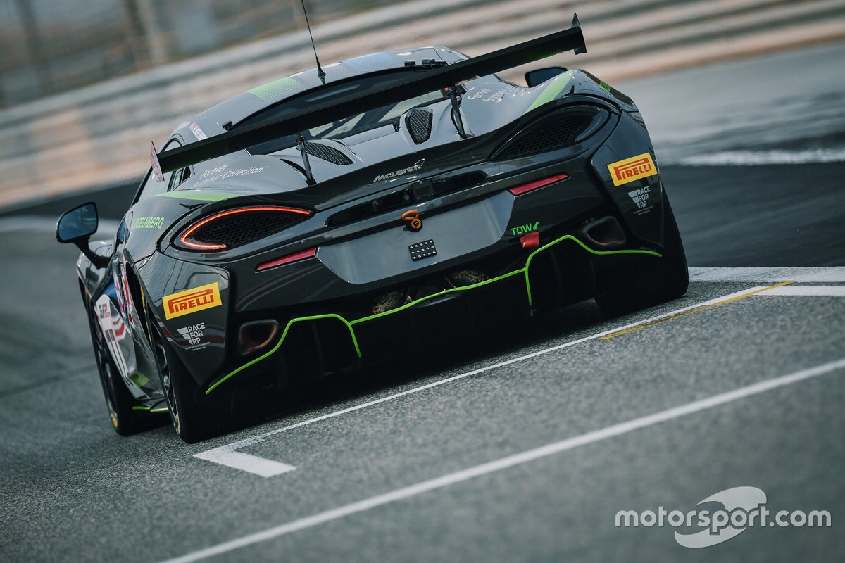 #77 Optimum Motorsport, McLaren 570 GT4 Jan Klingelnberg, Warren Hughes, Lars Dahmann, Charlie Hollings