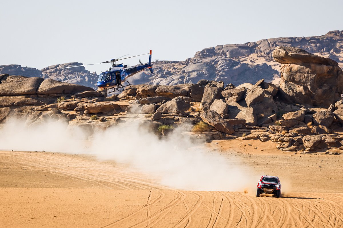 #304 Toyota Gazoo Racing: Giniel De Villiers, Alex Haro