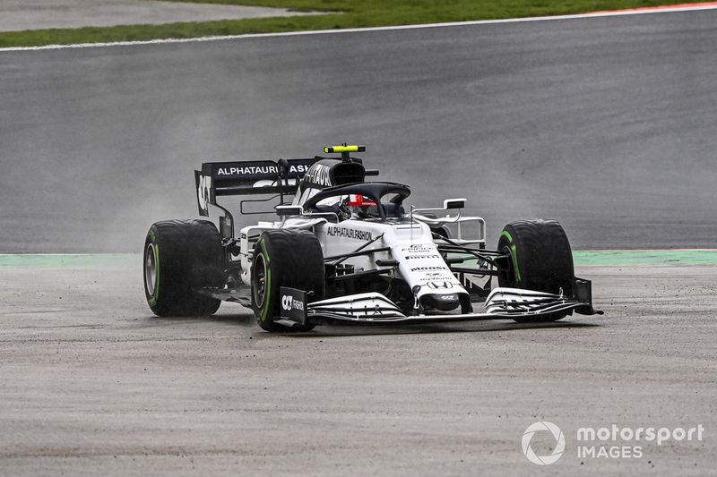 Pierre Gasly, AlphaTauri AT01, leaves the track