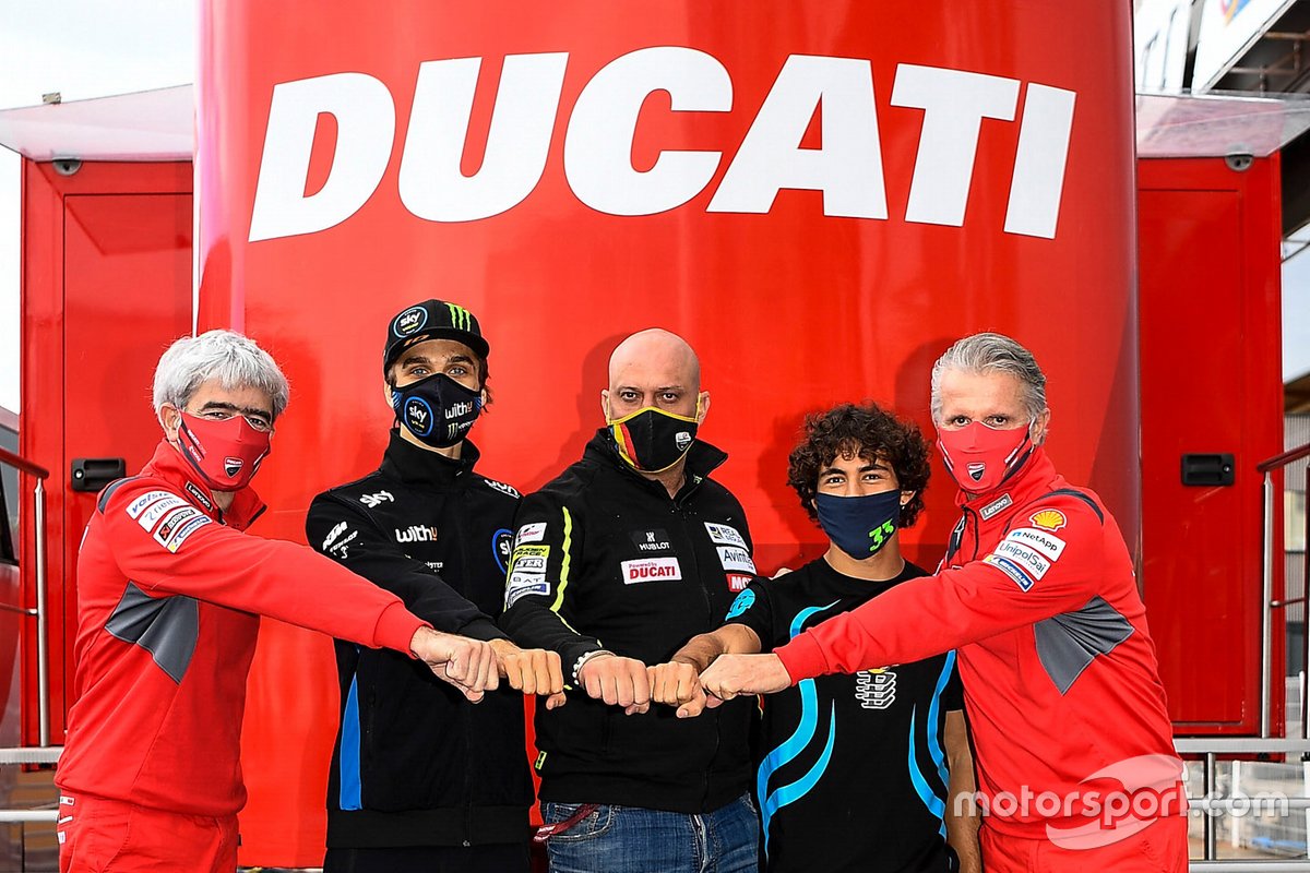 Luca Marini dan Enea Bastianini, Esponsorama Racing bersama Luigi Dall'Igna, Manajer Tim Ducati, Raul Romero, Prinsipal Esponsorama Racing dan Paolo Ciabatti, Direktur Olahraga Ducati.