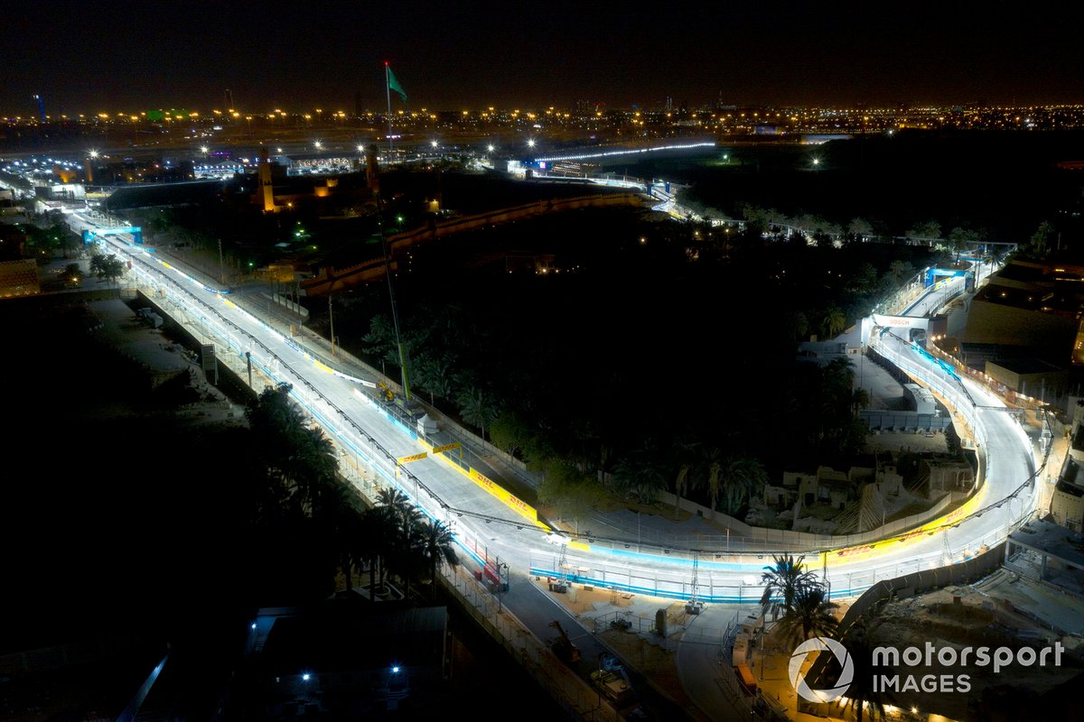 Riyadh Street Circuit in Riad unter LED-Flutlicht