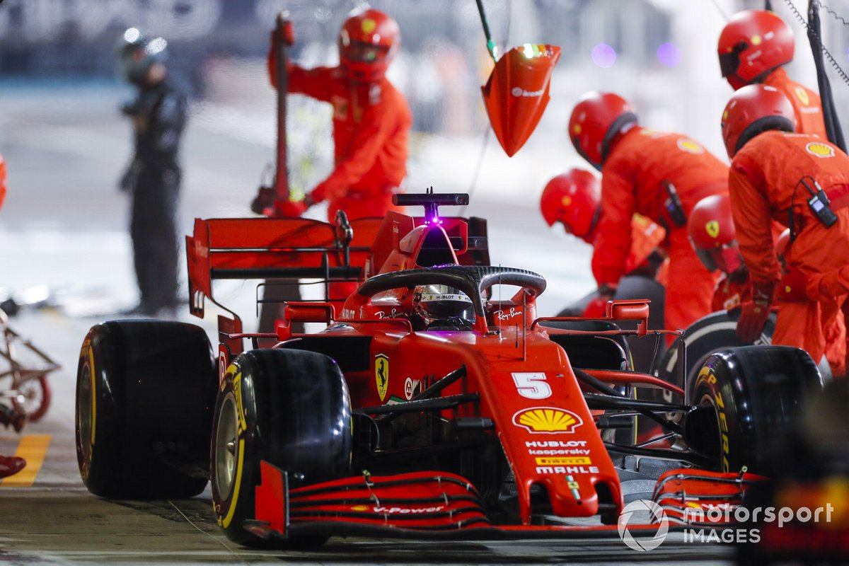 Sebastian Vettel, Ferrari SF1000, ai box