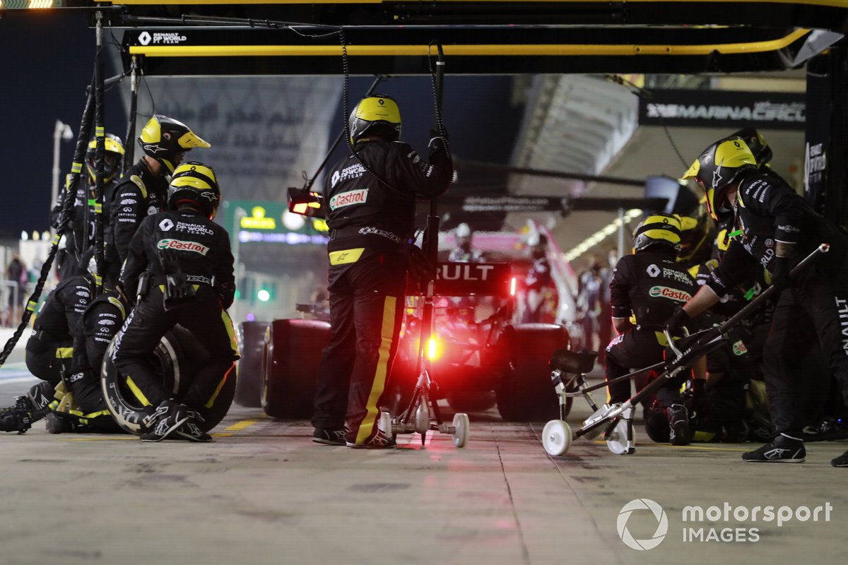 Daniel Ricciardo, Renault F1 Team R.S.20, ai box