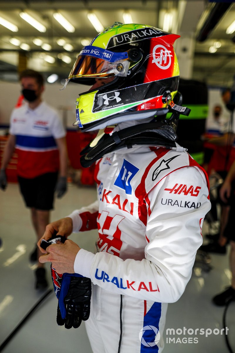 Mick Schumacher, Haas F1 in garage
