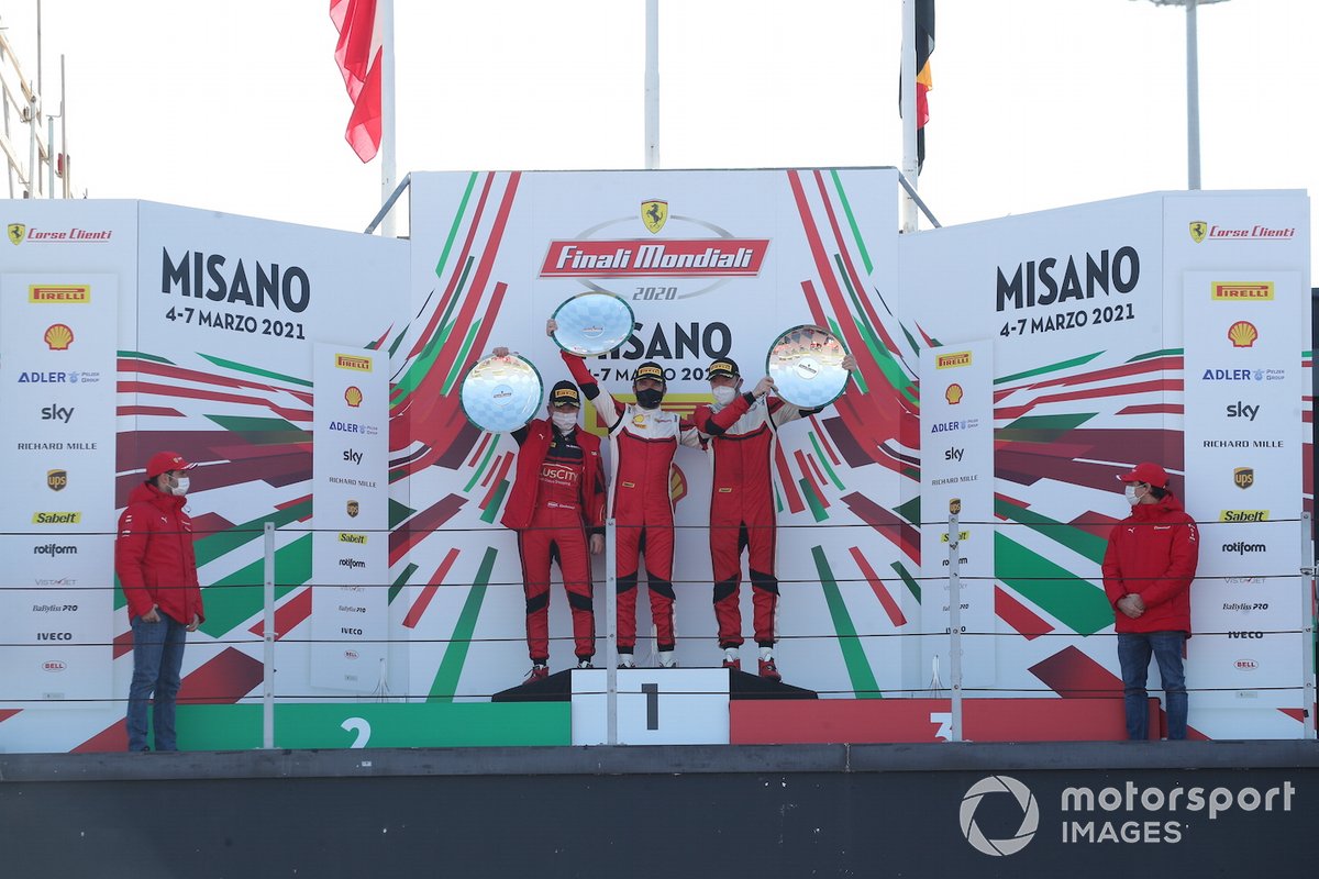 Il podio della Classe PRO: primo posto Roger Grouwels, Race Art - Kroymans , secondo posto, Ernst Kirchmayr, Baron Motorsport, terzo posto Axel Sartingen, Lueg Sportivo