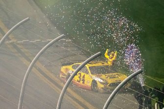 Race winner Michael McDowell, Front Row Motorsports, Ford Mustang Love's Travel Stops