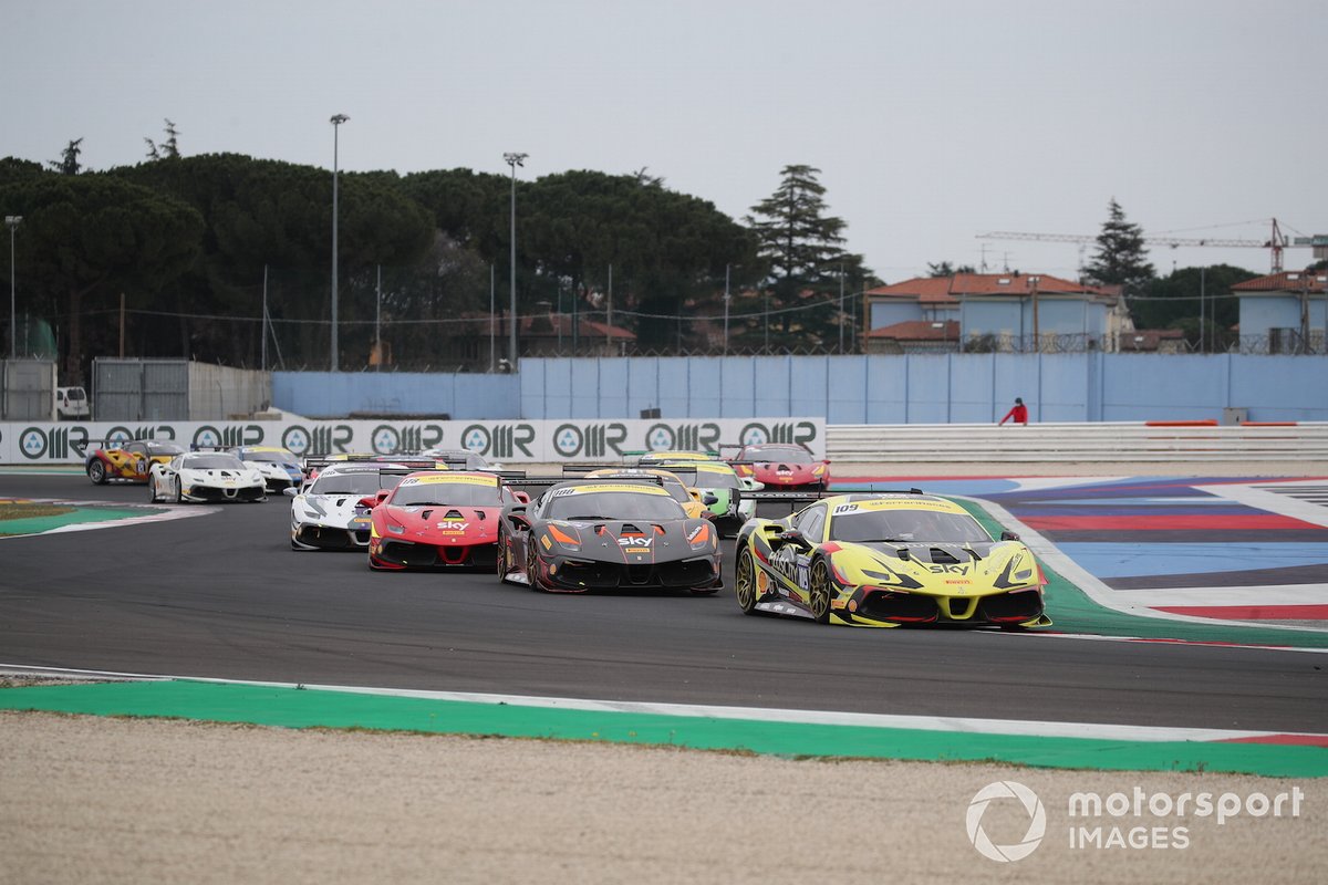 La partenza di Gara1 della Coppa Shell