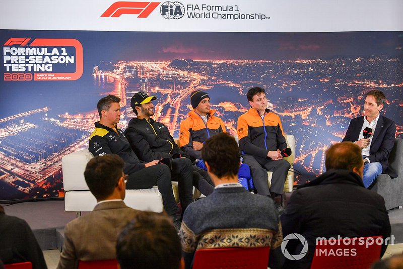 Marcin Budkowski, Renault F1 Team, Daniel Ricciardo, Renault F1, Carlos Sainz Jr., McLaren, et James Key, directeur technique, McLaren, en conférence de presse