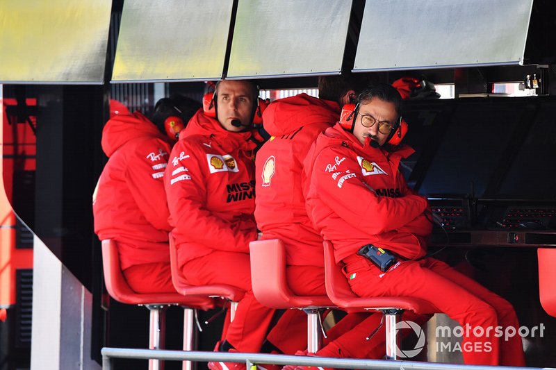 Laurent Mekies, Sporting Director, Ferrari, sul pit wall