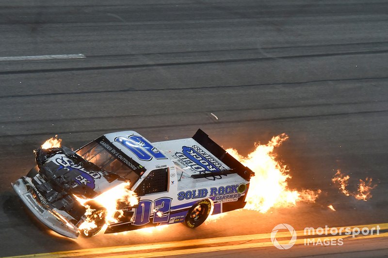 Accidente que acaba en llamas de Tate Fogleman, Young's Motorsports, Chevrolet Silverado Solid Rock Carriers