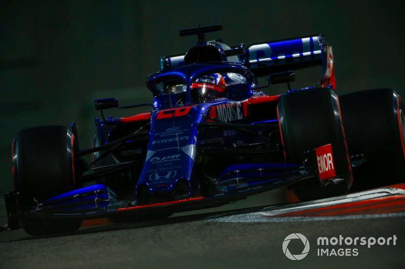 13: Daniil Kvyat, Toro Rosso STR14, 1'37.141